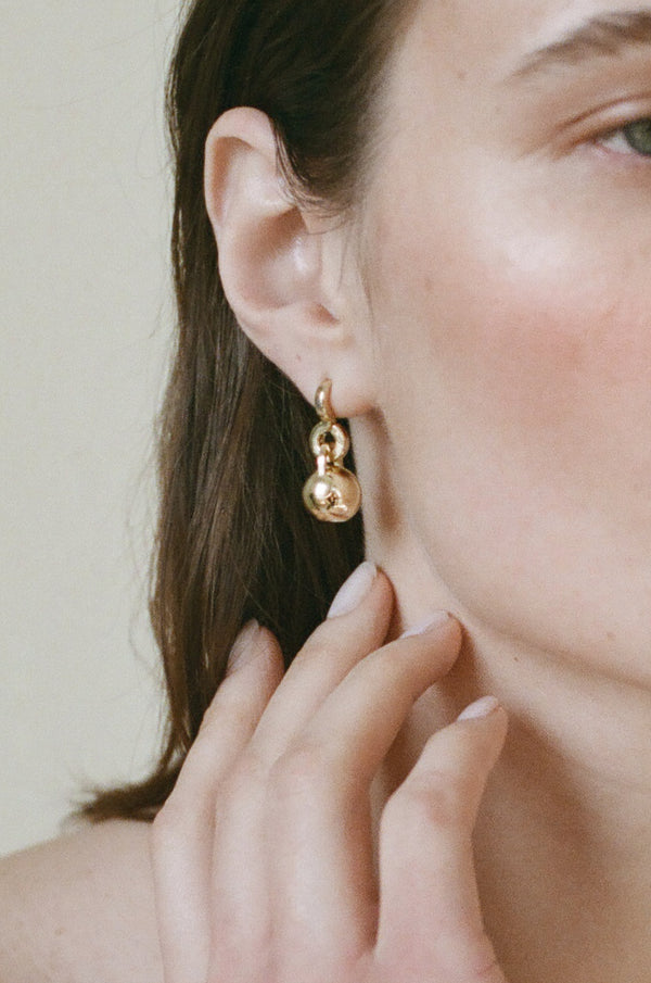 Model wearing Laura Lombardi gold Gioca Earrings