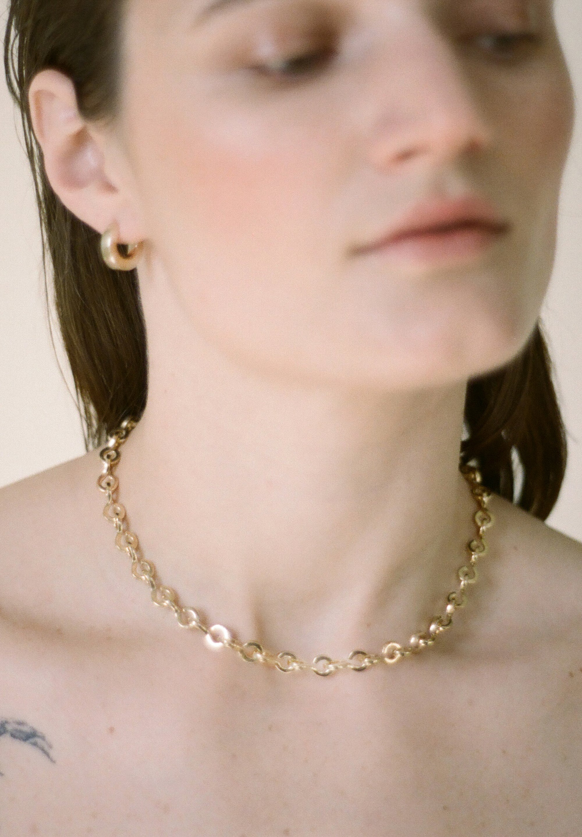 Model wearing Laura Lombardi gold Nuova Necklace