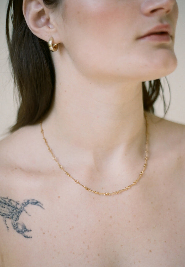 Model wearing Laura Lombardi gold Riccio Chain